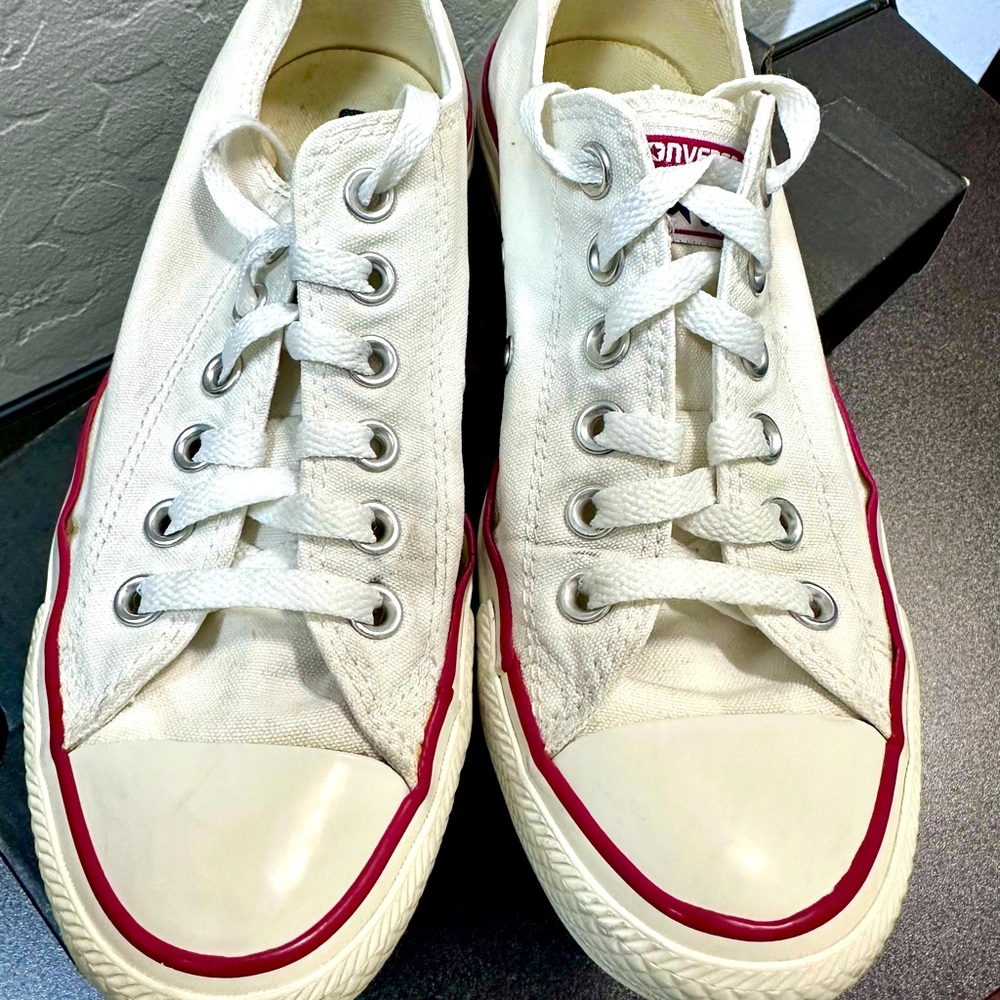 CONVERSE white Chucks~